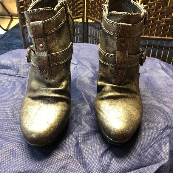 Guess 9.5 sized platform boots. Very sexy. - Picture 3 of 6